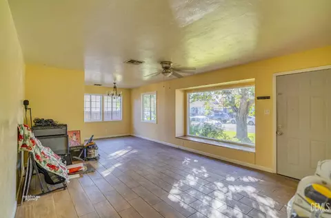 Living - 232 Wetherley Dr, Bakersfield, CA 93309 photo 2 of 3