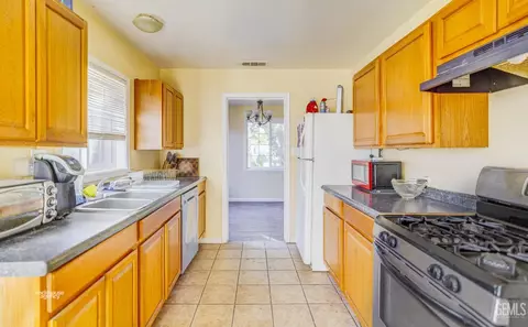 Kitchen - 232 Wetherley Dr, Bakersfield, CA 93309 photo 1 of 1