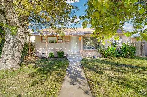Exterior - 232 Wetherley Dr, Bakersfield, CA 93309 photo 2 of 5