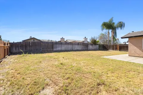 Exterior - 11601 Hyperion Ave, Bakersfield, CA 93312 photo 4 of 6
