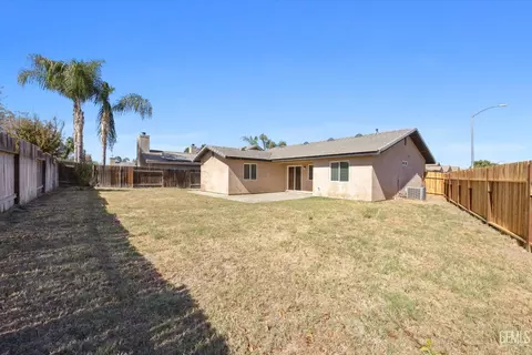 Exterior - 11601 Hyperion Ave, Bakersfield, CA 93312 photo 5 of 6