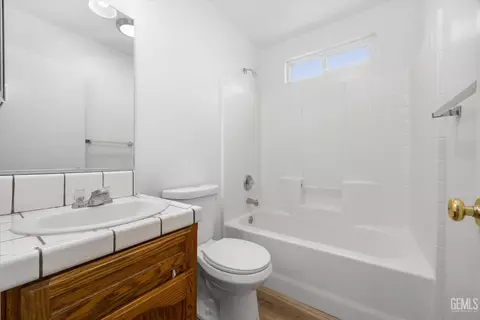 Bath - 11601 Hyperion Ave, Bakersfield, CA 93312 photo 2 of 2