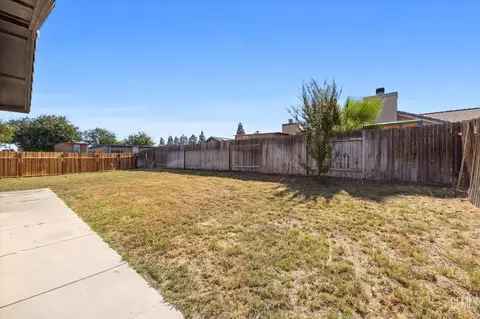 Exterior - 11601 Hyperion Ave, Bakersfield, CA 93312 photo 6 of 6
