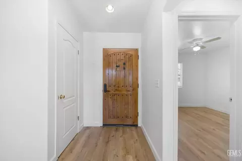 Entry Way - 11601 Hyperion Ave, Bakersfield, CA 93312 photo 2 of 4