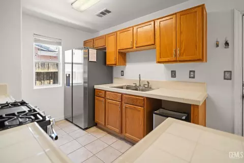 Kitchen - 1321 Dahlgren Ct, Bakersfield, CA 93306 photo 3 of 4