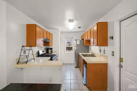 Kitchen - 1321 Dahlgren Ct, Bakersfield, CA 93306 photo 2 of 4