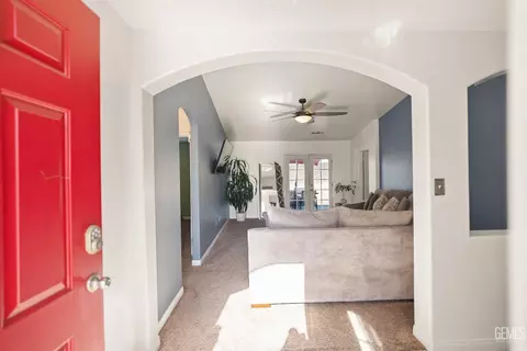 Entry Way - 1321 Dahlgren Ct, Bakersfield, CA 93306 photo 1 of 2
