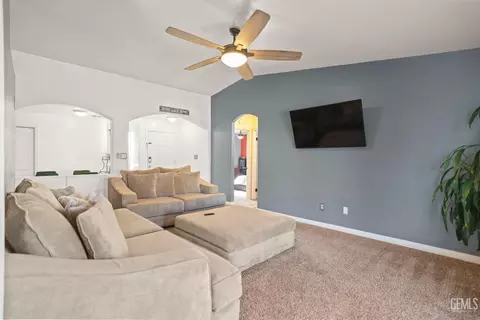 Entry Way - 1321 Dahlgren Ct, Bakersfield, CA 93306 photo 2 of 2