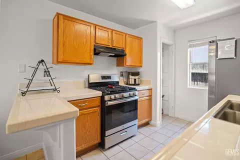 Kitchen - 1321 Dahlgren Ct, Bakersfield, CA 93306 photo 4 of 4