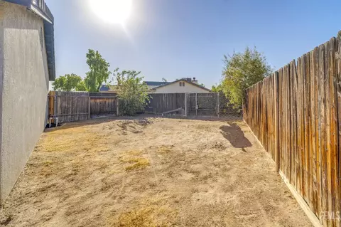 Exterior - 1321 Dahlgren Ct, Bakersfield, CA 93306 photo 3 of 6