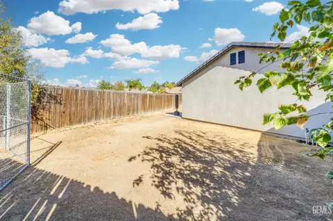 Exterior - 1321 Dahlgren Ct, Bakersfield, CA 93306 photo 4 of 6
