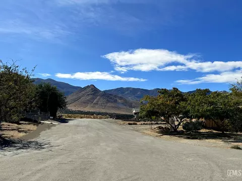 5021 Cherokee Ct, Weldon, CA 93283 photo 5