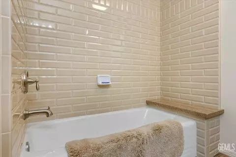 2242 9th St, Wasco, CA 93280 photo 4