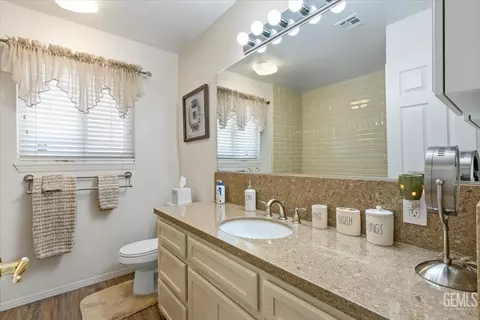 2242 9th St, Wasco, CA 93280 photo 3