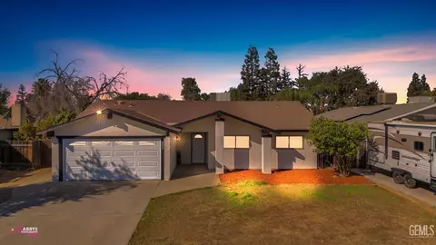 6809 Mignonette St, Bakersfield, CA 93308
