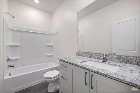 7810 Grapefruit Dr, Bakersfield, CA 93313 photo 8