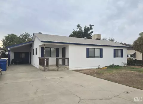 223 Fishering Dr, Bakersfield, CA 93309