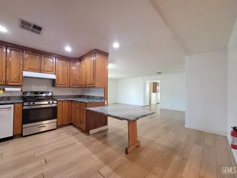 616 45th St, Bakersfield, CA 93301 photo 8
