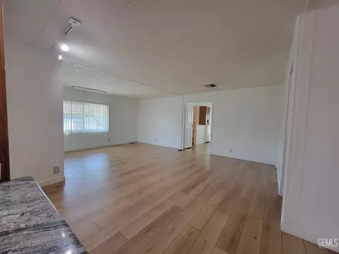 616 45th St, Bakersfield, CA 93301 photo 13