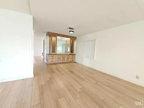 616 45th St, Bakersfield, CA 93301 photo 4