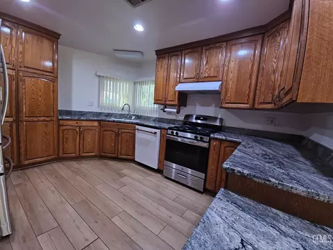 616 45th St, Bakersfield, CA 93301 photo 1