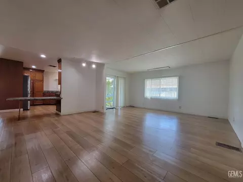 616 45th St, Bakersfield, CA 93301 photo 14