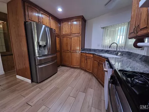616 45th St, Bakersfield, CA 93301 photo 2