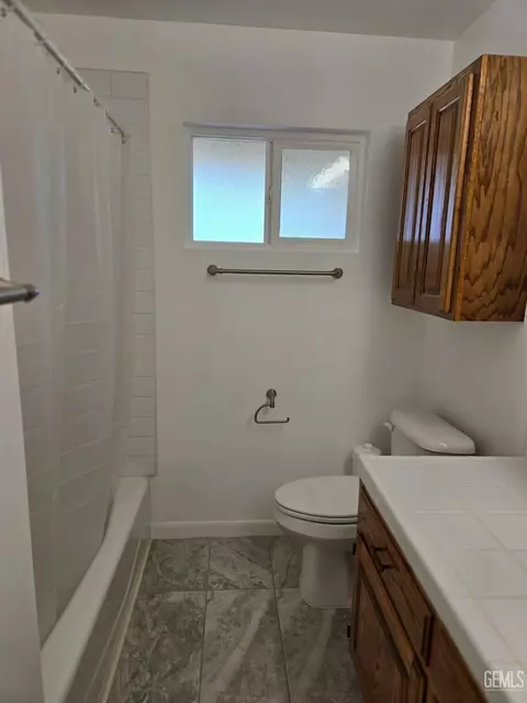 Bath - 921 2nd St, Taft, CA 93268 photo 1 of 6