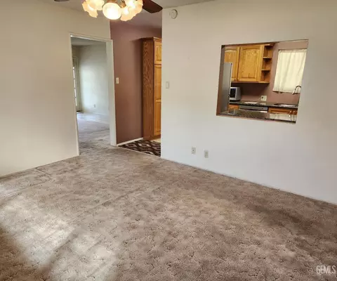 Living - 921 2nd St, Taft, CA 93268 photo 4 of 4
