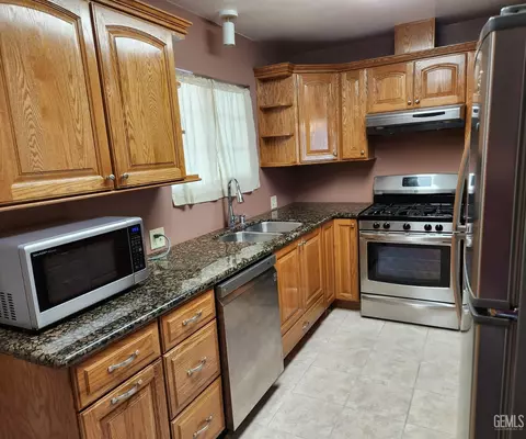 Kitchen - 921 2nd St, Taft, CA 93268 photo 1 of 1