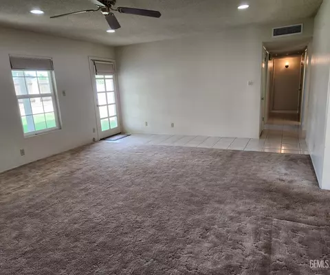 Living - 921 2nd St, Taft, CA 93268 photo 3 of 4