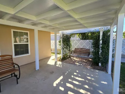 Exterior - 921 2nd St, Taft, CA 93268 photo 3 of 11