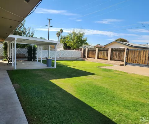 Exterior - 921 2nd St, Taft, CA 93268 photo 7 of 11