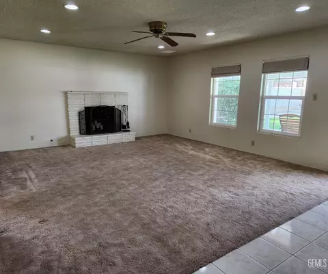 Living - 921 2nd St, Taft, CA 93268 photo 1 of 4