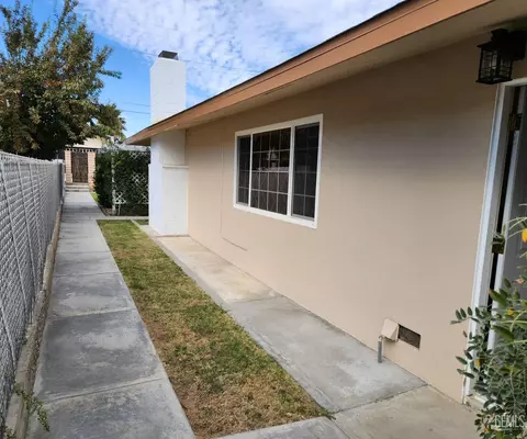 Exterior - 921 2nd St, Taft, CA 93268 photo 11 of 11