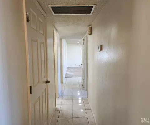 Entry Way - 921 2nd St, Taft, CA 93268 photo 1 of 1