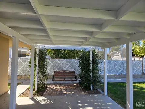 Exterior - 921 2nd St, Taft, CA 93268 photo 2 of 11