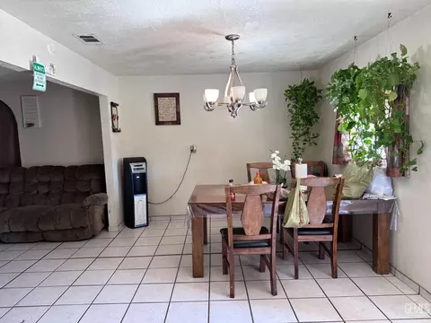 8006 Alexander Ln, Lamont, CA 93241 photo 5