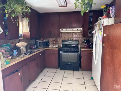 8006 Alexander Ln, Lamont, CA 93241 photo 4