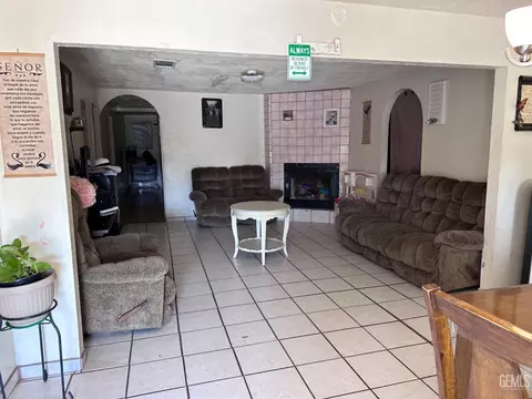 8006 Alexander Ln, Lamont, CA 93241 photo 3