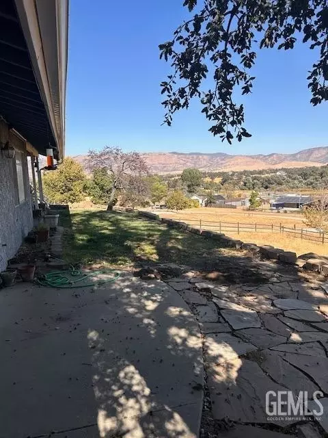 20864 Old Town Rd, Tehachapi, CA 93561 photo 6