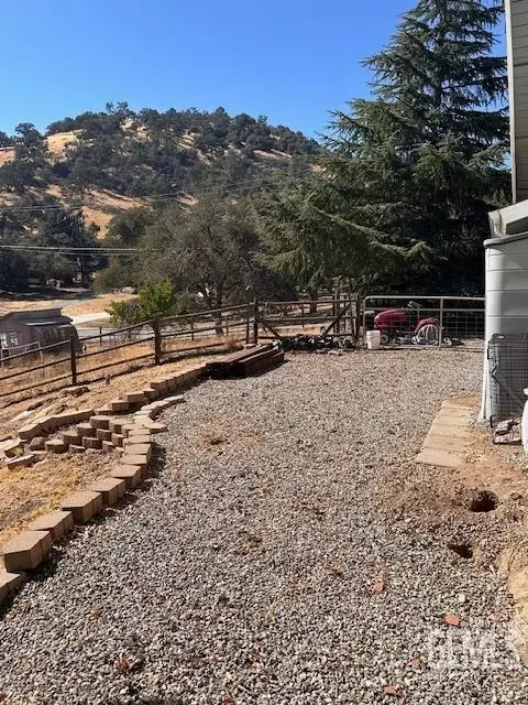 20864 Old Town Rd, Tehachapi, CA 93561 photo 4