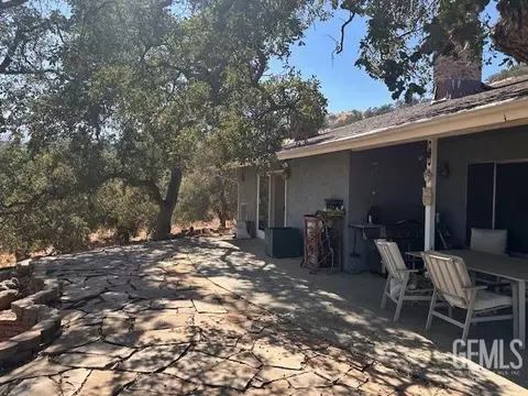 20864 Old Town Rd, Tehachapi, CA 93561 photo 3