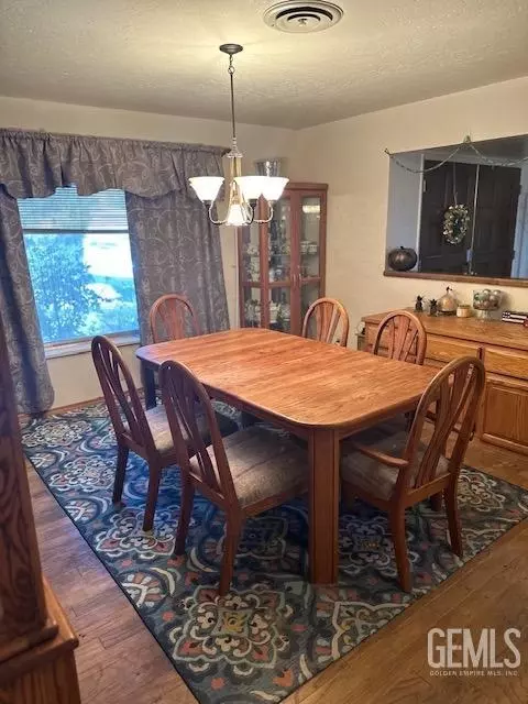 20864 Old Town Rd, Tehachapi, CA 93561 photo 8