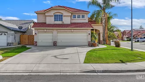 8711 Goldfinch Dr, Bakersfield, CA 93312