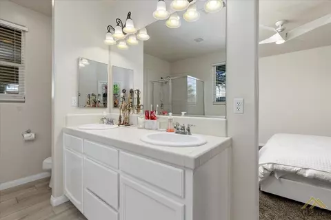 Bath - 12005 Compass Ave, Bakersfield, CA 93312 photo 2 of 3