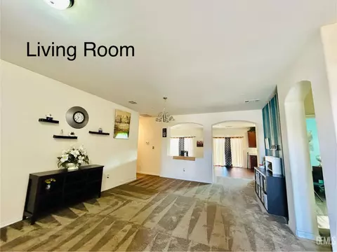 9118 Davedaly Ct, Bakersfield, CA 93313 photo 4