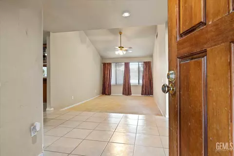 Entry Way - 3300 Juniper Ridge Rd, Bakersfield, CA 93306 photo 1 of 2