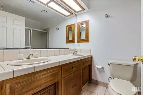 Bath - 3300 Juniper Ridge Rd, Bakersfield, CA 93306 photo 1 of 3
