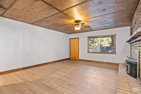 Living - 45497 Poso Park Dr, Posey, CA 93260 photo 3 of 4